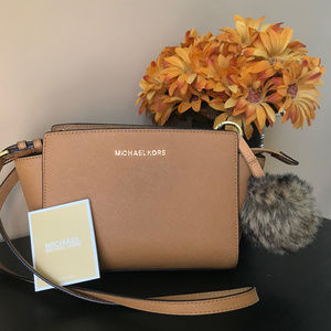 Michael Kors Medium Selma Messenger